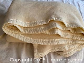MaxSold Auction: Vintage Pouret/Motte Pure New Wool Blanket, Queen - Toronto (Ontario, Canada) SELLER MANAGED Downsizing Online Auction - O' Connor Drive (CONDO)