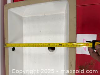 MaxSold Auction: Bathroom sink - Toronto (Ontario, Canada) SELLER MANAGED Downsizing Online Auction - Jane Street (STORAGE)