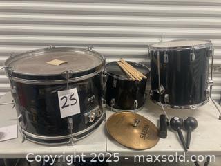 MaxSold Auction: Music instruments  - Toronto (Ontario, Canada) SELLER MANAGED Downsizing Online Auction - Jane Street (STORAGE)