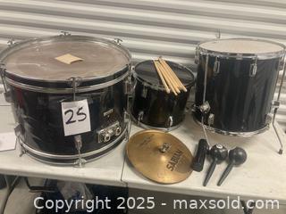 MaxSold Auction: Music instruments  - Toronto (Ontario, Canada) SELLER MANAGED Downsizing Online Auction - Jane Street (STORAGE)