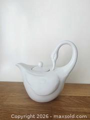MaxSold Auction: Abbott Home Trumpeter Swan Teapot - London (Ontario, Canada) SELLER MANAGED Downsizing Online Auction - Centre Street (CONDO)