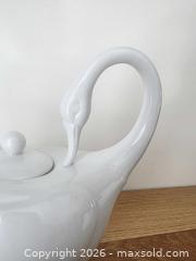 MaxSold Auction: Abbott Home Trumpeter Swan Teapot - London (Ontario, Canada) SELLER MANAGED Downsizing Online Auction - Centre Street (CONDO)