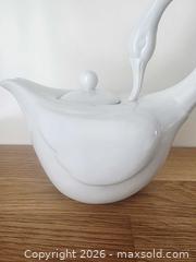 MaxSold Auction: Abbott Home Trumpeter Swan Teapot - London (Ontario, Canada) SELLER MANAGED Downsizing Online Auction - Centre Street (CONDO)
