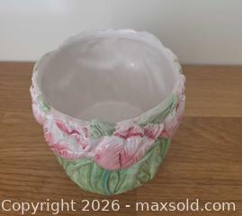 MaxSold Auction: Vintage Eaton's Spring 3D Pink Green Tulip Ceramic Planter - London (Ontario, Canada) SELLER MANAGED Downsizing Online Auction - Centre Street (CONDO)