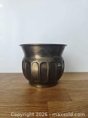 MaxSold Auction: Vintage Fluted Brass Planter - London (Ontario, Canada) SELLER MANAGED Downsizing Online Auction - Centre Street (CONDO)