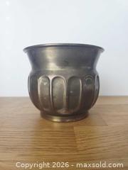 MaxSold Auction: Vintage Fluted Brass Planter - London (Ontario, Canada) SELLER MANAGED Downsizing Online Auction - Centre Street (CONDO)