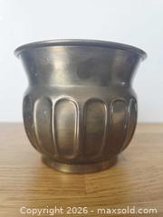 MaxSold Auction: Vintage Fluted Brass Planter - London (Ontario, Canada) SELLER MANAGED Downsizing Online Auction - Centre Street (CONDO)