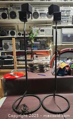 MaxSold Auction: 2x Vintage BOSE speakers - Toronto (Ontario, Canada) PARTNER MANAGED Reseller Online Auction - Queen Street West