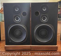 MaxSold Auction: 2x Vintage REALISTIC Speaker Optimus 25 - Toronto (Ontario, Canada) PARTNER MANAGED Reseller Online Auction - Queen Street West