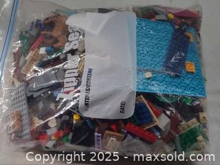 MaxSold Auction: Bulk Mixed-Color Primarily LEGO Bricks / Parts Lot - Toronto (Ontario, Canada) PARTNER MANAGED Reseller Online Auction - Queen Street West