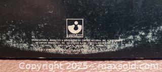 MaxSold Auction: Pink Floyd - The Dark Side of the Moon (Vinyl LP, Gatefold) - Toronto (Ontario, Canada) PARTNER MANAGED Reseller Online Auction - Queen Street West