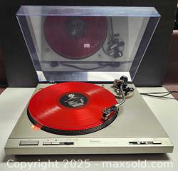 MaxSold Auction: Vintage TECHNICS Turntable / Record Player - Toronto (Ontario, Canada) PARTNER MANAGED Reseller Online Auction - Queen Street West