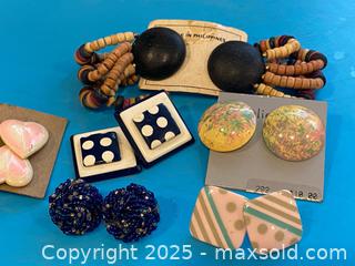 MaxSold Auction: Vintage Earrings Lot - St. Catharines (Ontario, Canada) SELLER MANAGED Estate Sale Online Auction - Monique Crescent