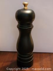 MaxSold Auction: BILL F. Wooden Salt and Pepper Grinders New - Toronto (Ontario, Canada) SELLER MANAGED Downsizing Online Auction - McAdam Avenue