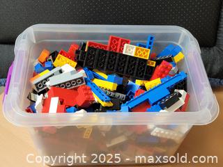 MaxSold Auction: Box of LEGO pieces Mixed - Toronto (Ontario, Canada) SELLER MANAGED Downsizing Online Auction - McAdam Avenue