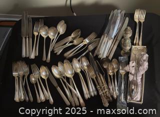 MaxSold Auction: Large lot of mixed flatware - Markham (Ontario, Canada) PARTNER MANAGED Downsizing Online Auction - Loring Crescent