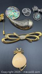 MaxSold Auction: Vintage custom jewelry lot - Markham (Ontario, Canada) PARTNER MANAGED Downsizing Online Auction - Loring Crescent