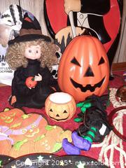 MaxSold Auction: Awesome collection of vintage Halloween decorations - London (Ontario, Canada) PARTNER MANAGED Estate Sale Online Auction - Alayne Crescent