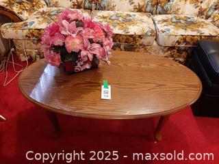 MaxSold Auction: Beautiful oval oak wood coffee table - London (Ontario, Canada) PARTNER MANAGED Estate Sale Online Auction - Alayne Crescent