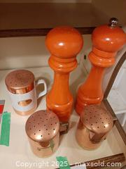 MaxSold Auction: Chef Specialties 8 Inch Windsor Pepper Mill and Salt Shaker Set & More - London (Ontario, Canada) PARTNER MANAGED Estate Sale Online Auction - Alayne Crescent