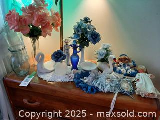 MaxSold Auction: Collection of assorted decorative items - Blue/White - London (Ontario, Canada) PARTNER MANAGED Estate Sale Online Auction - Alayne Crescent
