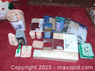 MaxSold Auction: Collection of assorted new-in-package vintage bathroom accessories - London (Ontario, Canada) PARTNER MANAGED Estate Sale Online Auction - Alayne Crescent