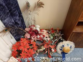 MaxSold Auction: Festive and decorative items - London (Ontario, Canada) PARTNER MANAGED Estate Sale Online Auction - Alayne Crescent