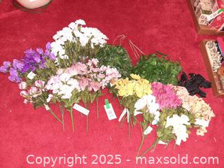 MaxSold Auction: Large assortment of faux florals - London (Ontario, Canada) PARTNER MANAGED Estate Sale Online Auction - Alayne Crescent