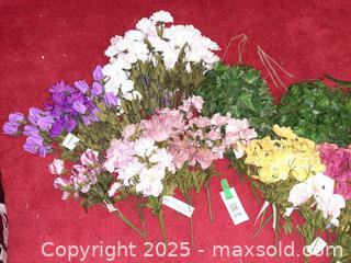 MaxSold Auction: Large assortment of faux florals - London (Ontario, Canada) PARTNER MANAGED Estate Sale Online Auction - Alayne Crescent