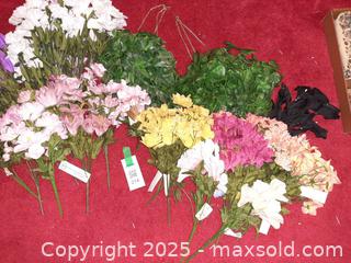 MaxSold Auction: Large assortment of faux florals - London (Ontario, Canada) PARTNER MANAGED Estate Sale Online Auction - Alayne Crescent