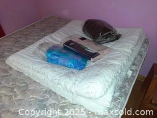 MaxSold Auction: Queen sized white eyelet comforter & more - London (Ontario, Canada) PARTNER MANAGED Estate Sale Online Auction - Alayne Crescent