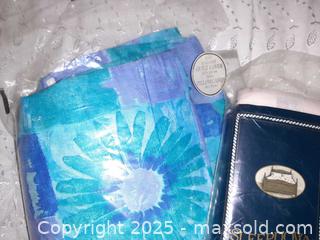 MaxSold Auction: Queen sized white eyelet comforter & more - London (Ontario, Canada) PARTNER MANAGED Estate Sale Online Auction - Alayne Crescent