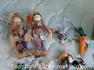 MaxSold Auction: Various Halloween Decorations - London (Ontario, Canada) PARTNER MANAGED Estate Sale Online Auction - Alayne Crescent