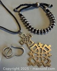 MaxSold Auction: Vintage 925 &#38; 800 Silver Necklace &#38; Bracelet - Marked  - Toronto (Ontario, Canada) PARTNER MANAGED Reseller Online Auction - Queen Street West