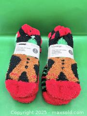 MaxSold Auction: 10 Pairs Cozy Winter Socks  - Brampton (Ontario, Canada) SELLER MANAGED Commercial Liquidation Online Auction - Strathearn Avenue