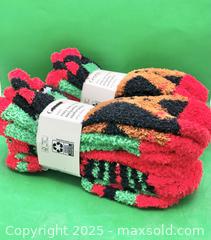 MaxSold Auction: 10 Pairs Cozy Winter Socks  - Brampton (Ontario, Canada) SELLER MANAGED Commercial Liquidation Online Auction - Strathearn Avenue