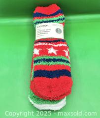 MaxSold Auction: 8 Pairs Cozy Winter Socks  - Brampton (Ontario, Canada) SELLER MANAGED Commercial Liquidation Online Auction - Strathearn Avenue