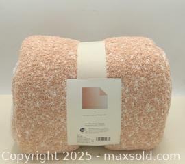 MaxSold Auction: Threshold Reversible Throw Blanket 50in x 60in - Brampton (Ontario, Canada) SELLER MANAGED Commercial Liquidation Online Auction - Strathearn Avenue