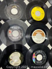 MaxSold Auction: Approx. 20 Vinyl 45 RPM Singles (7-inch) Assorted Labels & Artists - Warwick (Rhode Island, USA) SELLER MANAGED Reseller Online Auction - Warwick Avenue