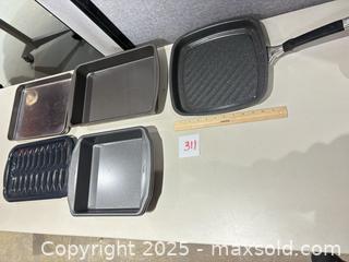 MaxSold Auction: Assorted Baking Pans and Roasting Trays, 7-Piece - Warwick (Rhode Island, USA) SELLER MANAGED Reseller Online Auction - Warwick Avenue