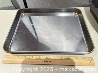 MaxSold Auction: Assorted Baking Pans and Roasting Trays, 7-Piece - Warwick (Rhode Island, USA) SELLER MANAGED Reseller Online Auction - Warwick Avenue