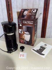 MaxSold Auction: Century Appliance Single-Serve Pod Coffee Maker, Black - Warwick (Rhode Island, USA) SELLER MANAGED Reseller Online Auction - Warwick Avenue