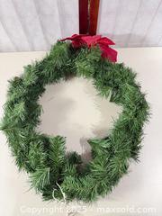 MaxSold Auction: Christmas Wreath with Wooden Santa/Ornamental Plaque - Warwick (Rhode Island, USA) SELLER MANAGED Reseller Online Auction - Warwick Avenue
