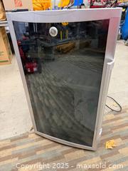 MaxSold Auction: GE Beverage/Wine Cooler Refrigerator with Tinted Glass Door - Warwick (Rhode Island, USA) SELLER MANAGED Reseller Online Auction - Warwick Avenue