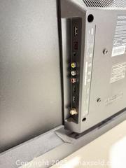 MaxSold Auction: Insignia 32-inch LED LCD TV NS-32D310NA21 - Warwick (Rhode Island, USA) SELLER MANAGED Reseller Online Auction - Warwick Avenue