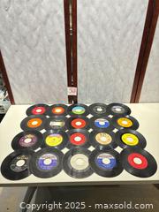 MaxSold Auction: Lot of ~20 Vintage 7-inch 45 RPM Singles (1950s–1970s) - Warwick (Rhode Island, USA) SELLER MANAGED Reseller Online Auction - Warwick Avenue