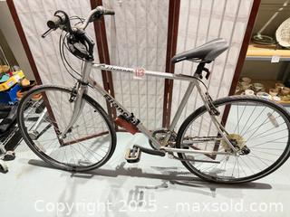 MaxSold Auction: Lot of 2 Bicycles: Bianchi Avenue and Columbia/Bromleigh - Warwick (Rhode Island, USA) SELLER MANAGED Reseller Online Auction - Warwick Avenue
