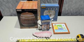 MaxSold Auction: Lot of 5 Kitchen Ceramics & Décor — Sakura, Derby & Mumm - Warwick (Rhode Island, USA) SELLER MANAGED Reseller Online Auction - Warwick Avenue