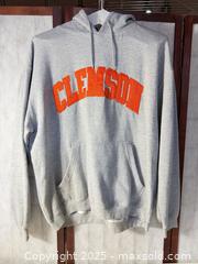 MaxSold Auction: Lot of 6 XL or XXL Shirts & Sweatshirts  - Warwick (Rhode Island, USA) SELLER MANAGED Reseller Online Auction - Warwick Avenue