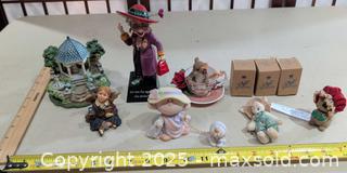 MaxSold Auction: Mixed Decorative Mini Figurines Lot (Approx. 10 Pieces) - Warwick (Rhode Island, USA) SELLER MANAGED Reseller Online Auction - Warwick Avenue